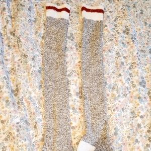 Knee/thigh-high socks